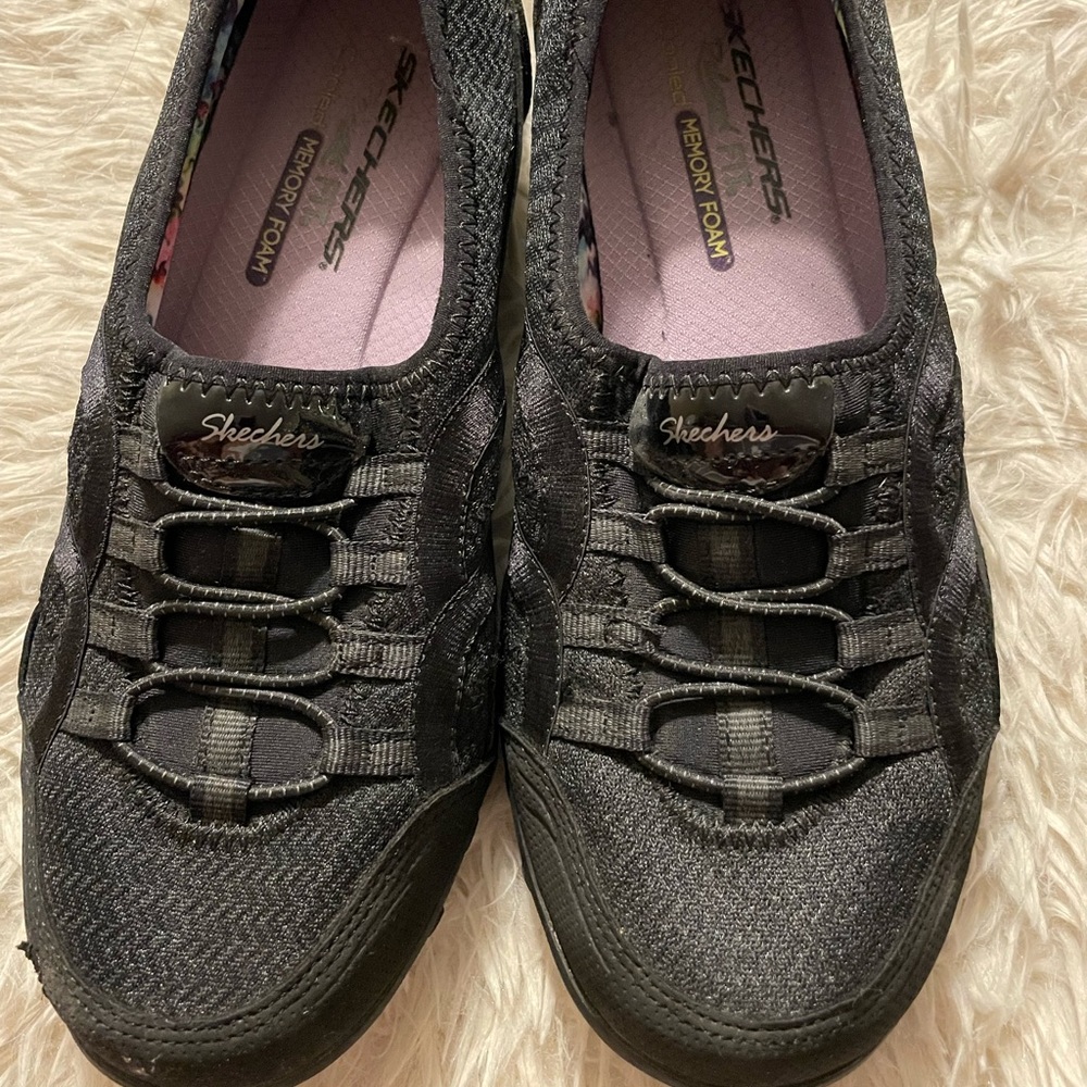 Skechers relaxed fit cooled memory foam